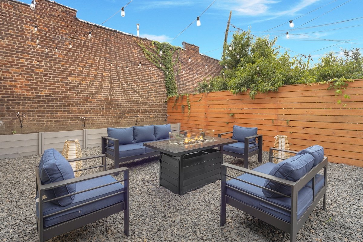 NEW |Mural, Yard +Gameroom |3BR 3BA in NYC gallery image 5