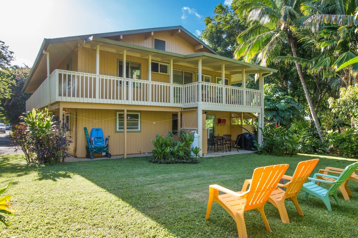 Beautiful Home One Block to Beach at Hanalei Bay gallery image 2