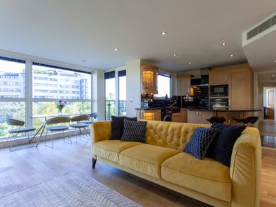 Luxury apartment by River Thames & Chelsea Harbour