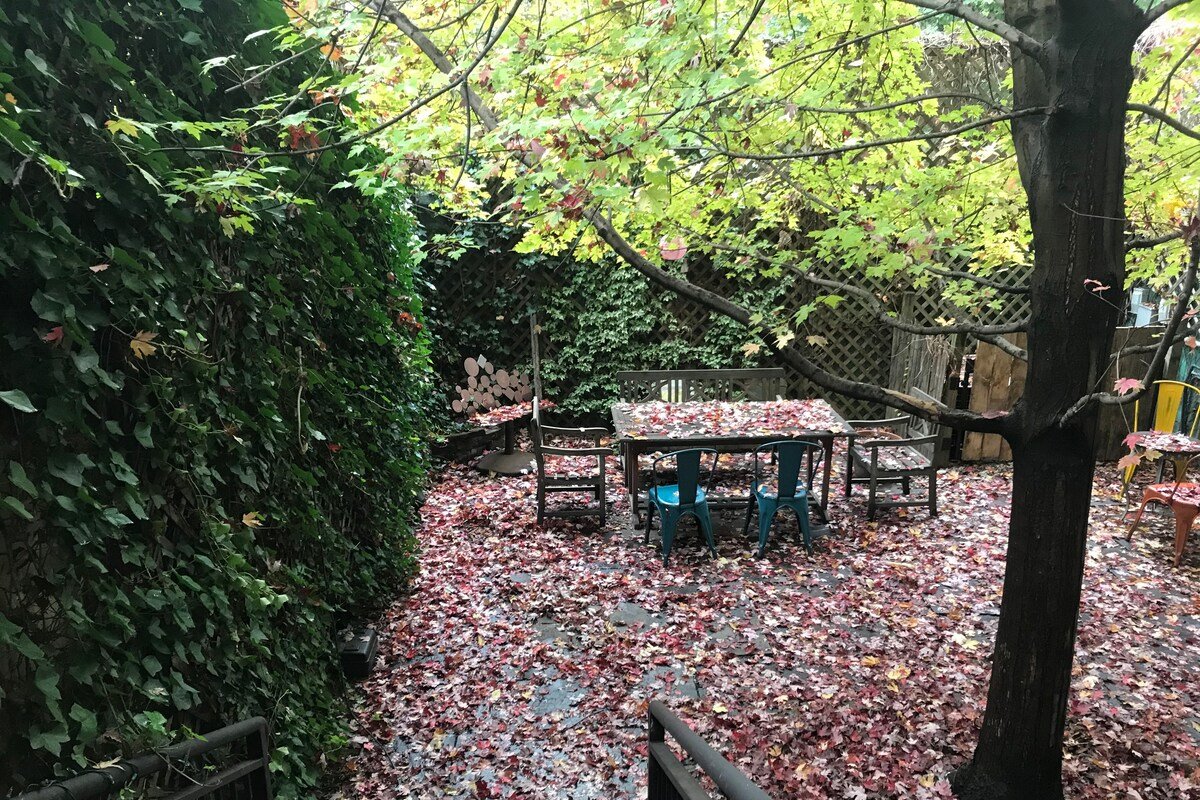 3 bedroom with chef’s kitchen/private back patio gallery image 3