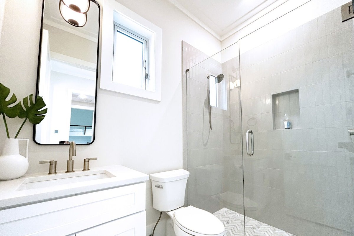 Ocean Breeze |Hot Tub,4 Bikes & 2 Beach Chairs gallery image 4