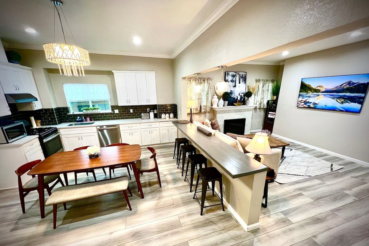 Luxurious & Grand 8 BR at the heart of San Jose gallery image 2