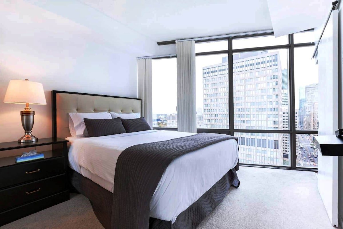 MILLION DOLLAR 2 Bed 2 Bath w Terrace FREE Parking gallery image 3