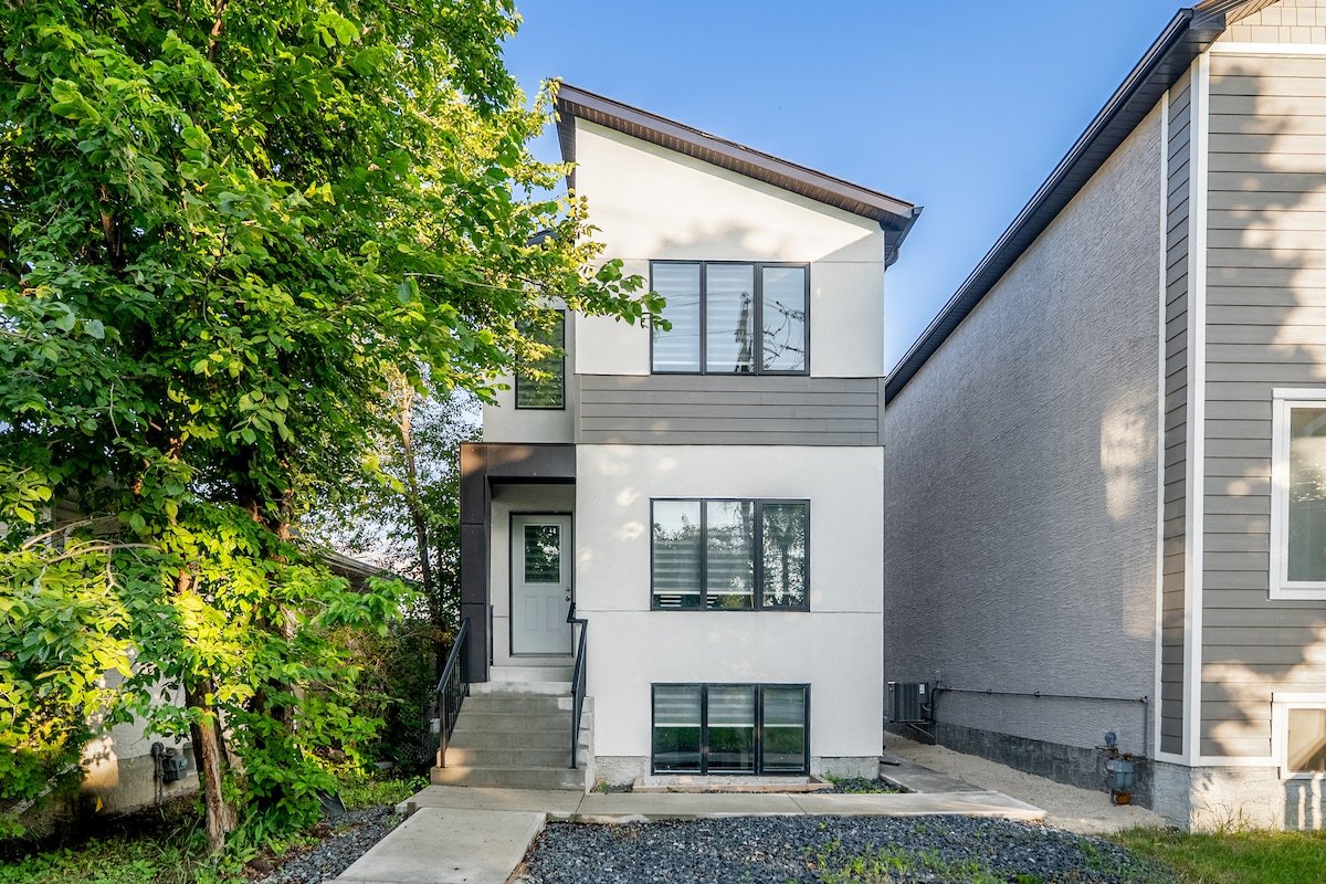 Newly Built 2 Story |3BR 2.5 Bath w/ Ample Parking gallery image 2