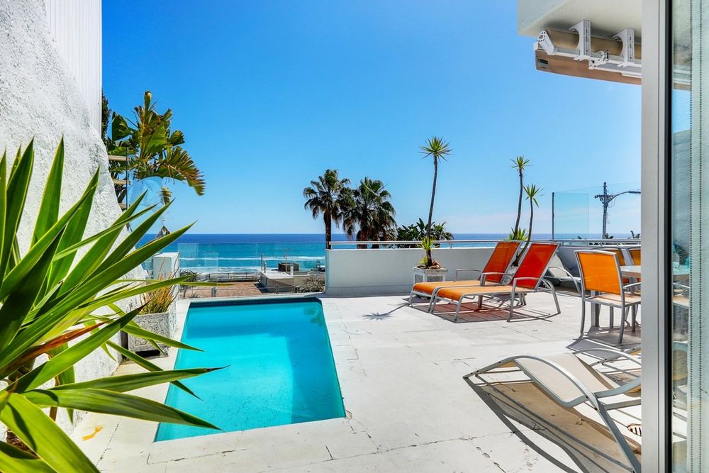 Photo 2 of Clifton Santorini accommodation in Clifton, Cape Town with 3 bedrooms and 2 bathrooms