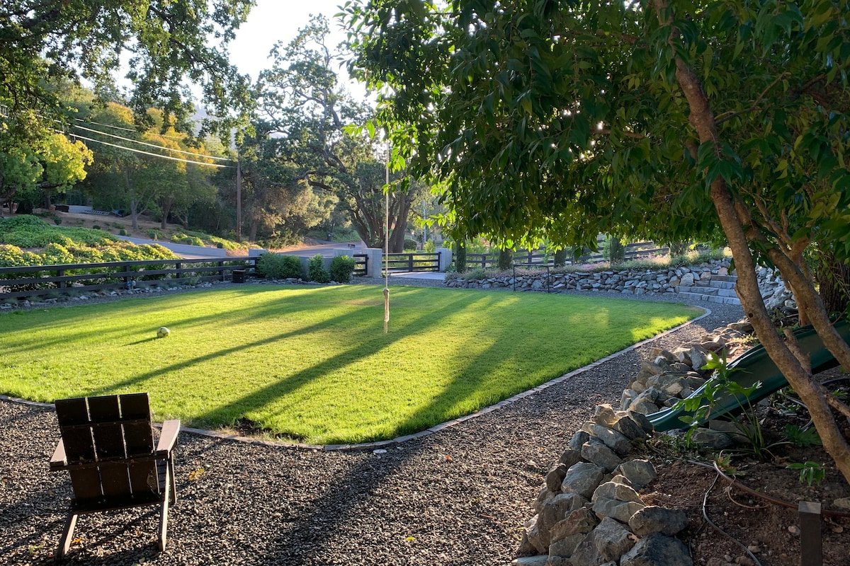 Los Gatos Villa: hot tub, sauna, pool, huge yard gallery image 2