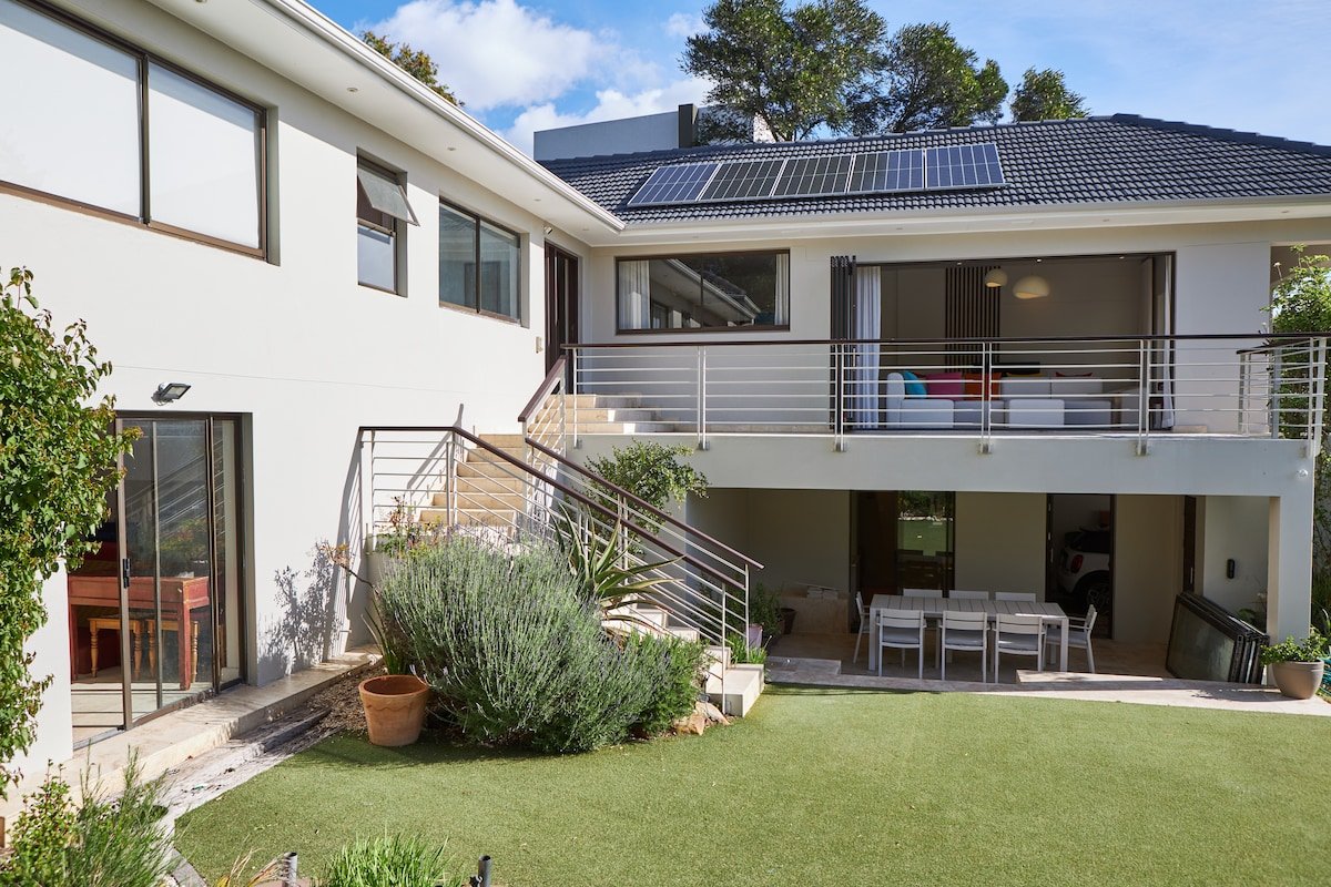 Camps Bay villa w/pool + solar+15 min walk 2 beach gallery image 4