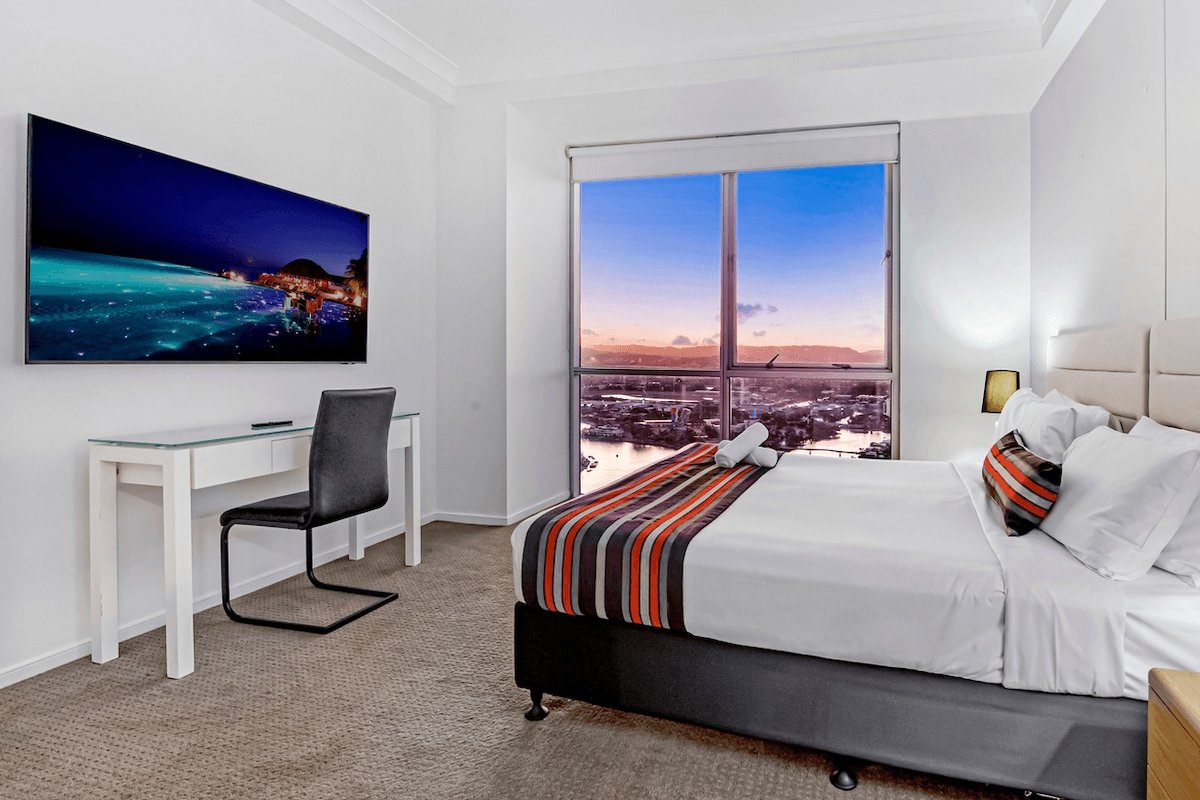 Level 45 Luxury Sub-Penthouse in Towers of Chevron gallery image 3