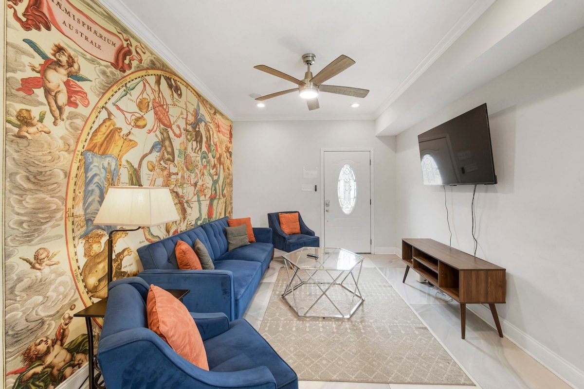 Dome Patrol- Walk 2 Stadiums 10 Beds Yard Parking gallery image 3