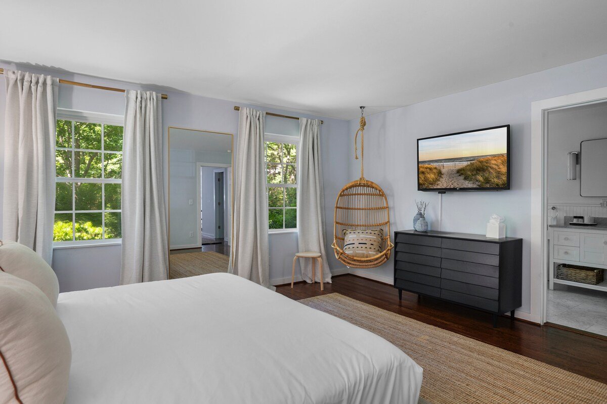 Ideal September Home w/ Heated Pool. Sag &Bridge. gallery image 3