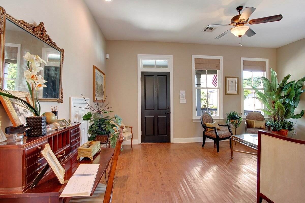 Luxury 4BR| Walk to Magazine St & Streetcar (Down) gallery image 5