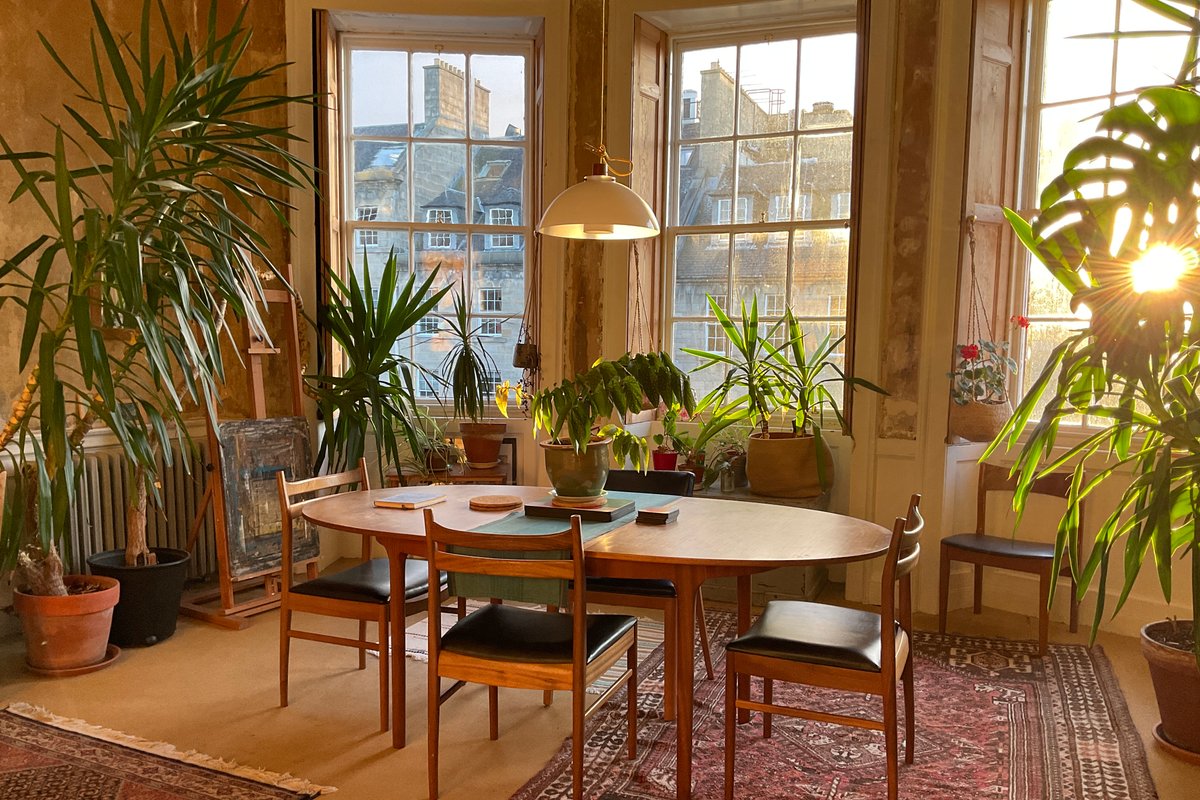 Leafy & Spacious Artists Home. Super Central.