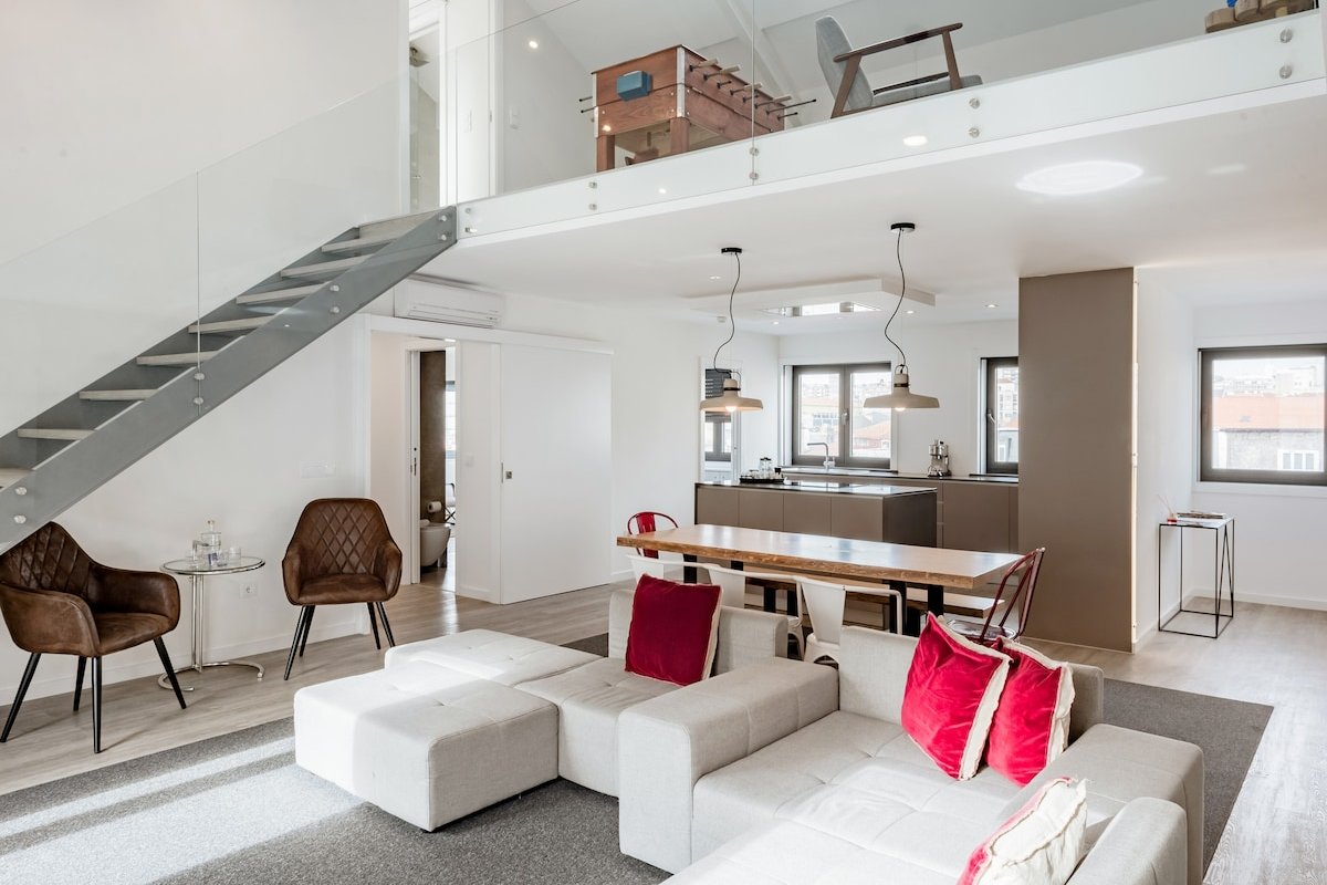 Spectacular 4 Bedroom Apt in the Heart of Oporto gallery image 4