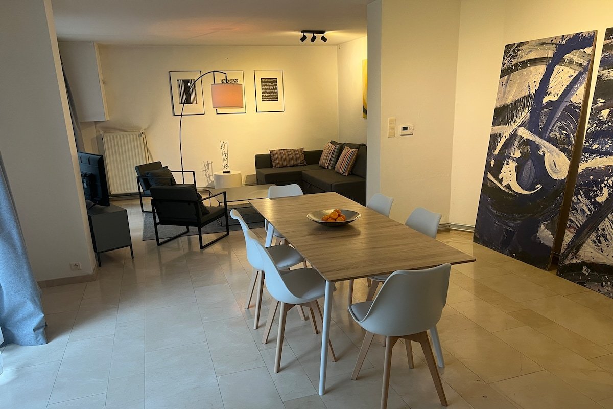 Lovely house in a private garden gallery image 4