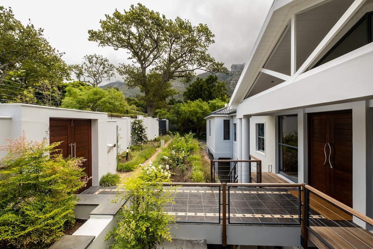 Kapito Palace, by Steadfast Collection gallery image 5