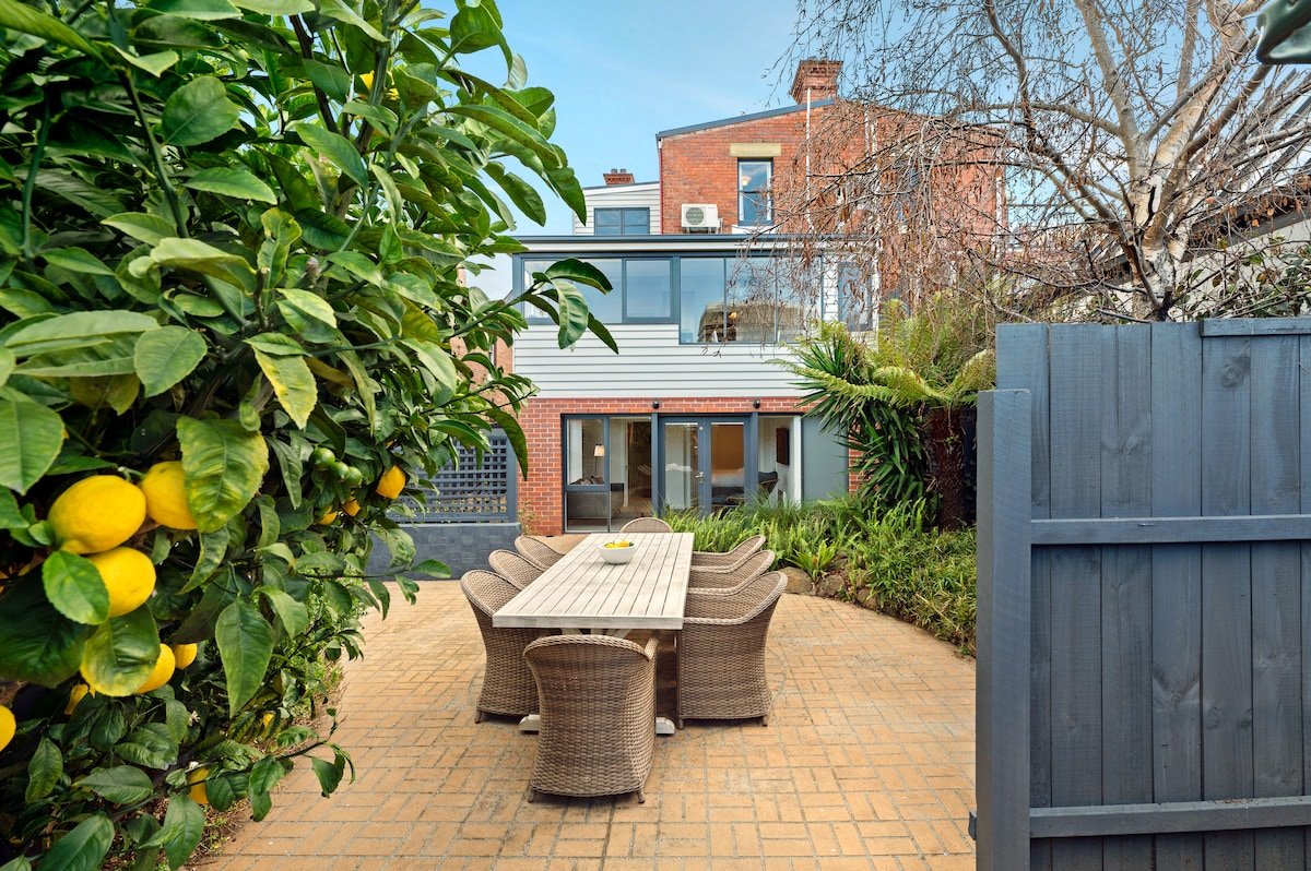 Charming townhouse in heart of Hobart CBD gallery image 2