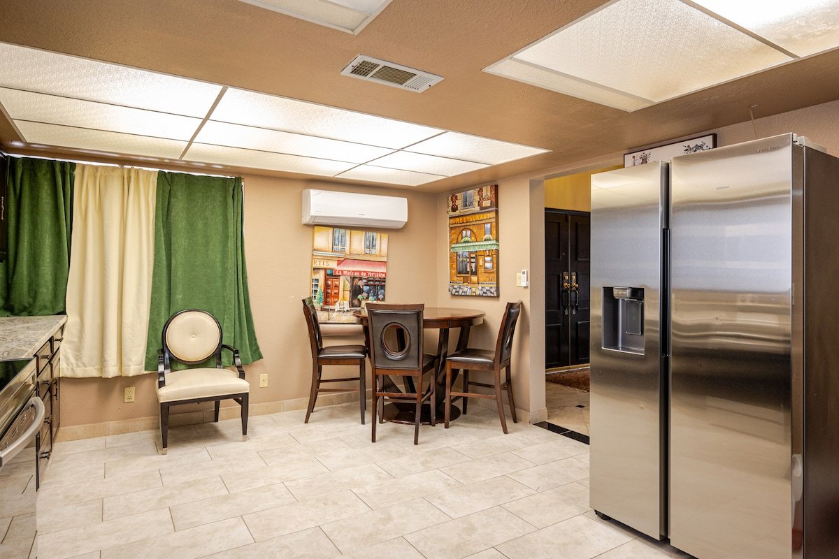 Enjoy Las Vegas Views-6BR/Pool gallery image 5