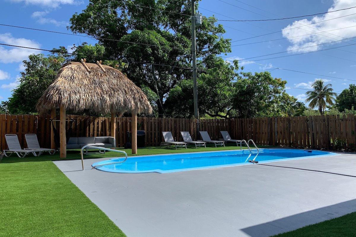 Hollywood Sunshine Resort – 2 House’s and Hot Tub gallery image 3