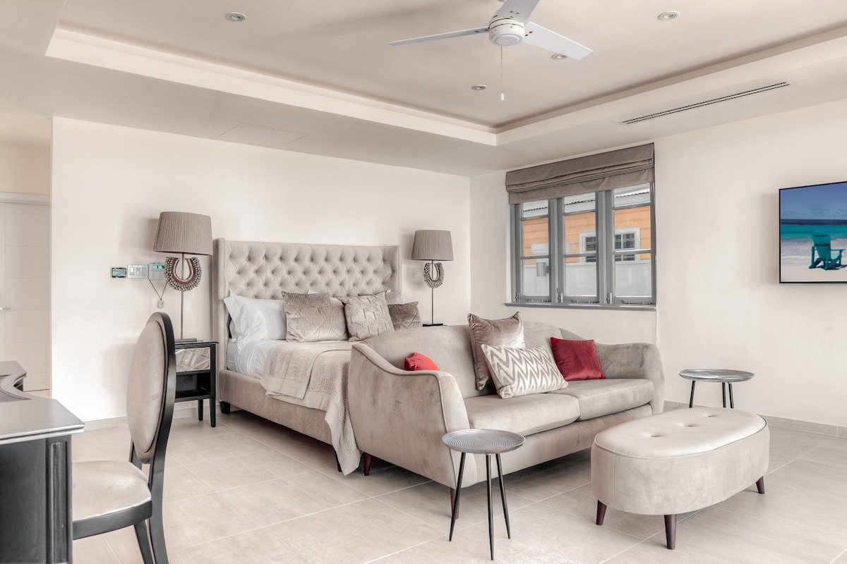 The One at The St. James gallery image 2