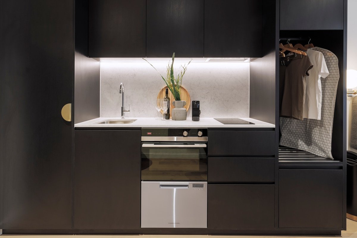 Adjoining Suites, perfect for Families & Friends gallery image 3