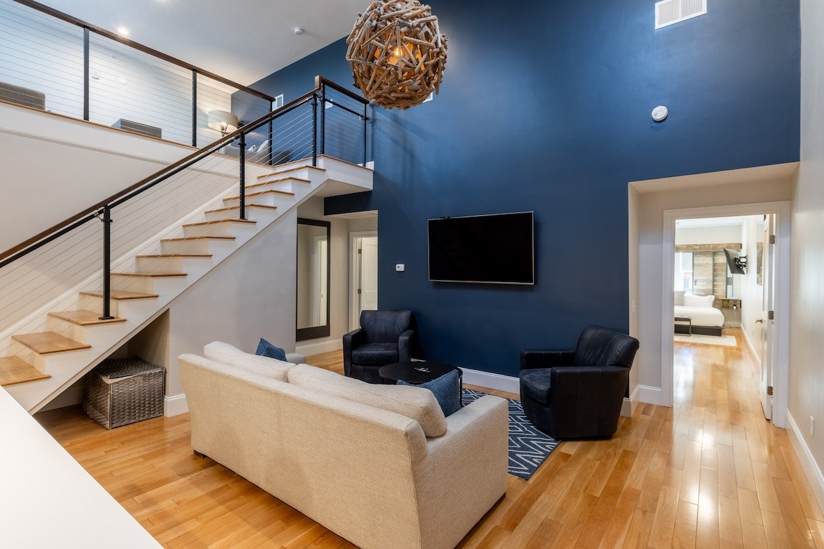 2 Bedrooms & Loft – Minutes to Shops & Restaurants gallery image 2