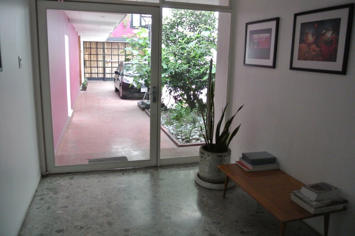 Beautiful designer artists home.. gallery image 5