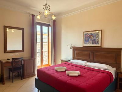 Appartamento con balcone 3 camere da letto 3 bagni