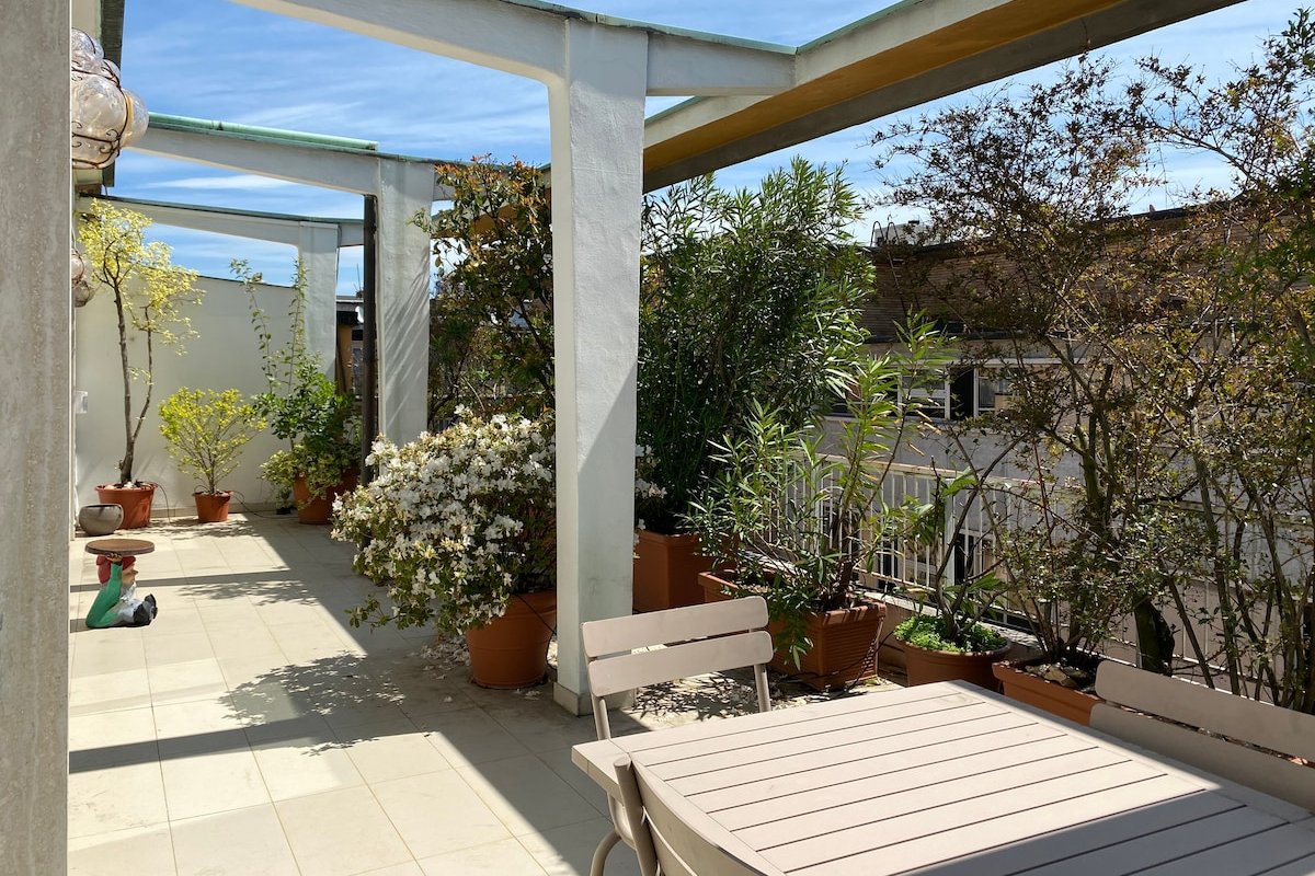 City Design apartment with terrace, modern&stylish gallery image 3