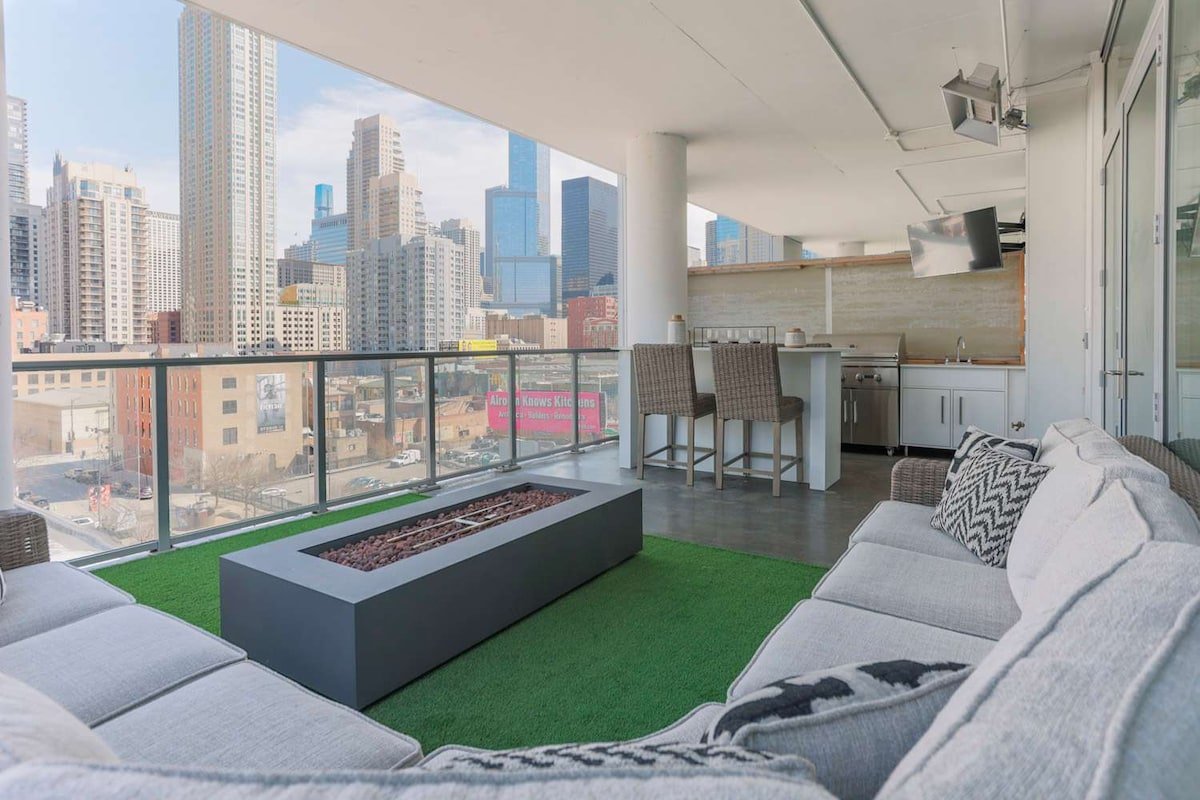 Luxury Loft Collection 03 – Terrace – River North gallery image 5