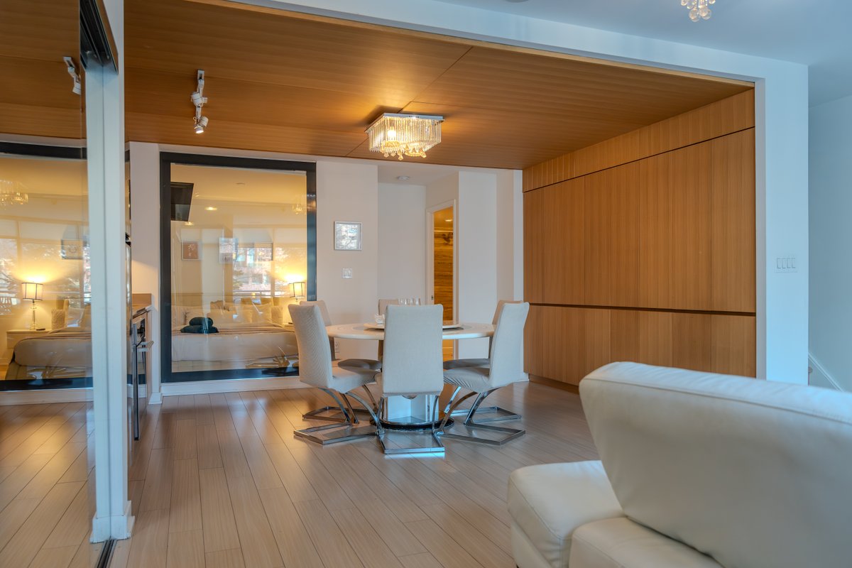 Panoramic Bright Lakeview Condo Free Parking