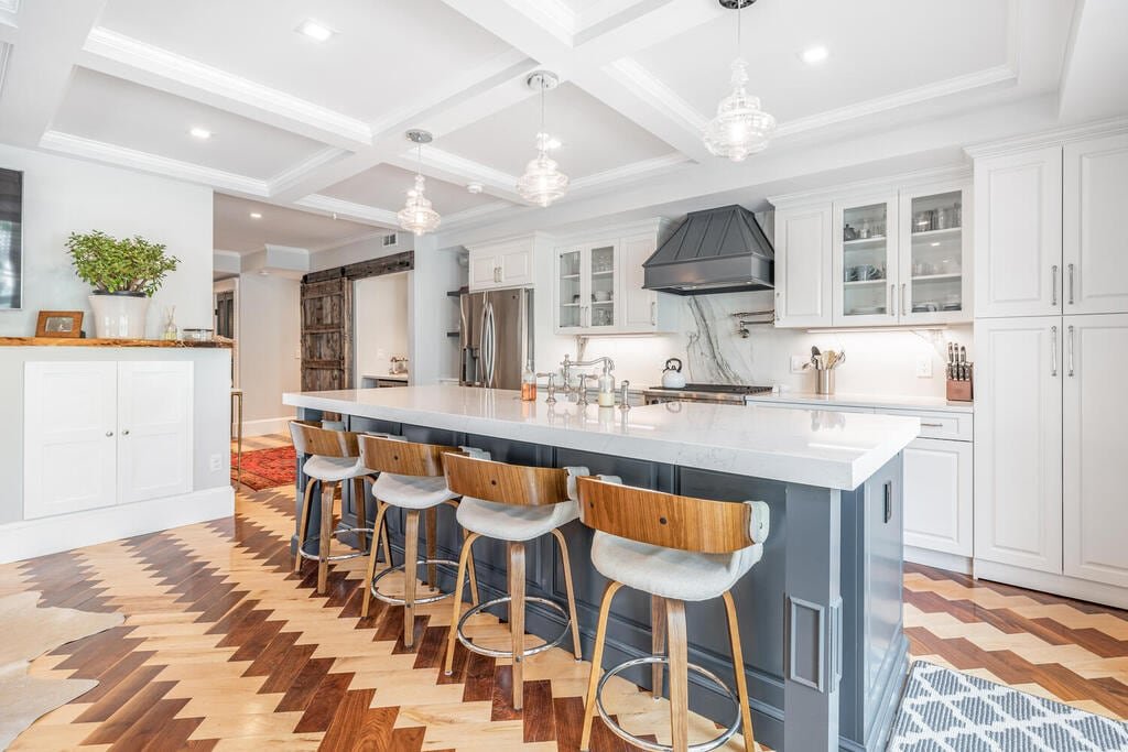 4-Bedroom/3 Bath Home with gorgeous deck gallery image 4