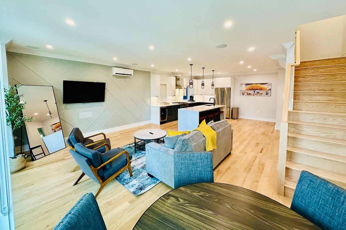 Beautiful Spacious Modern 4BR 2.5BA Duplex Condo gallery image 2