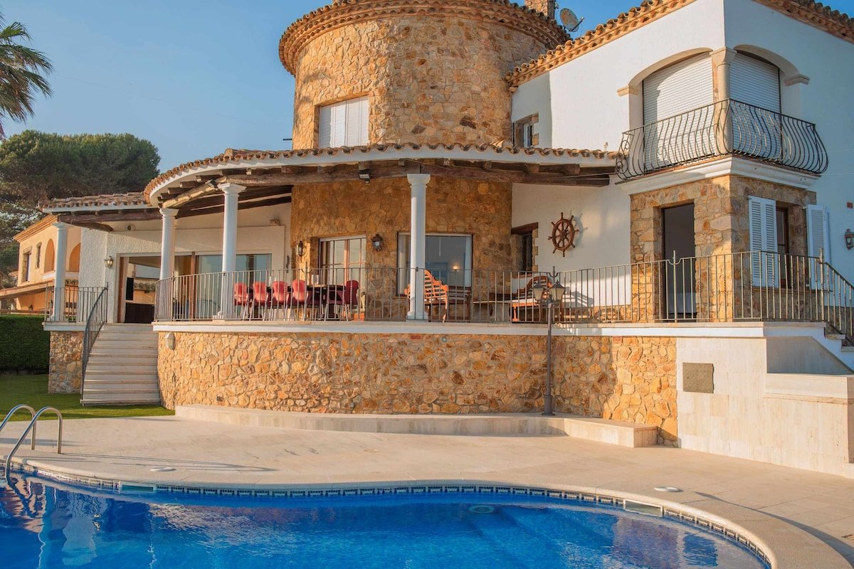 Costa Brava Suites Villa Bonavida gallery image 3