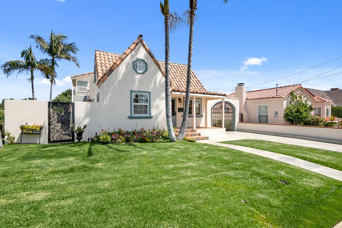 Cheerful 6-bedroom Villa with hot tub