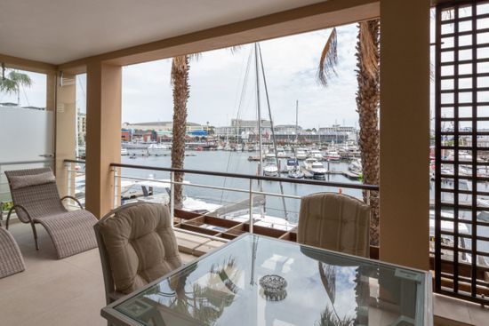 Photo 4 of Parergon 104 accommodation in V&A Waterfront, Cape Town with 1 bedrooms and 1 bathrooms