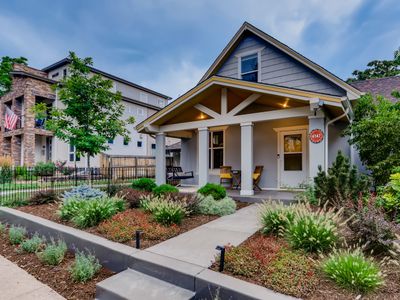 Mid-Mod w/awesome backyard, 1blk to Shops/Eateries