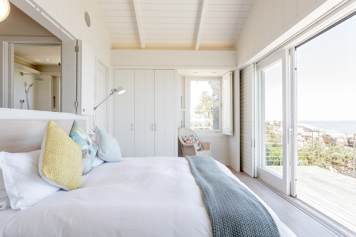 Breathe the Sea Air from a Chic Camps Bay Hideaway gallery image 5