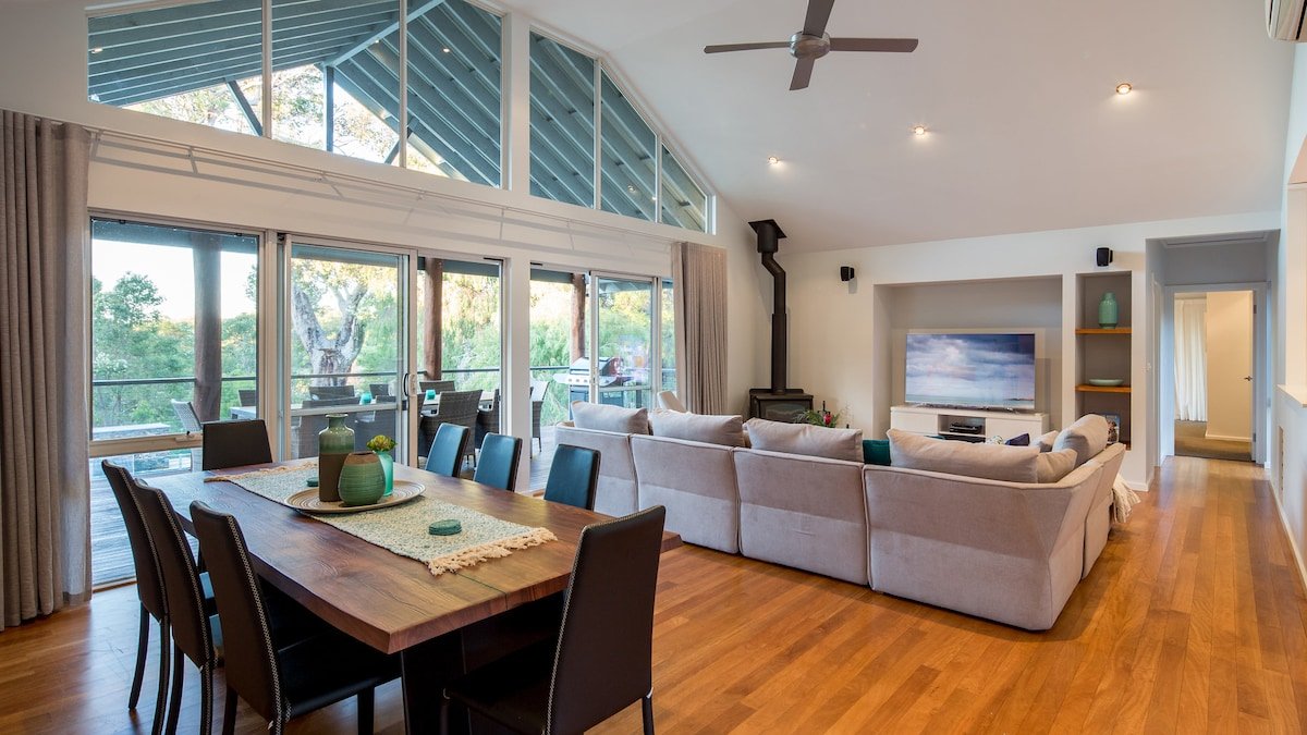 Sky View—Elevated Estate with Resort-Style Pool gallery image 4