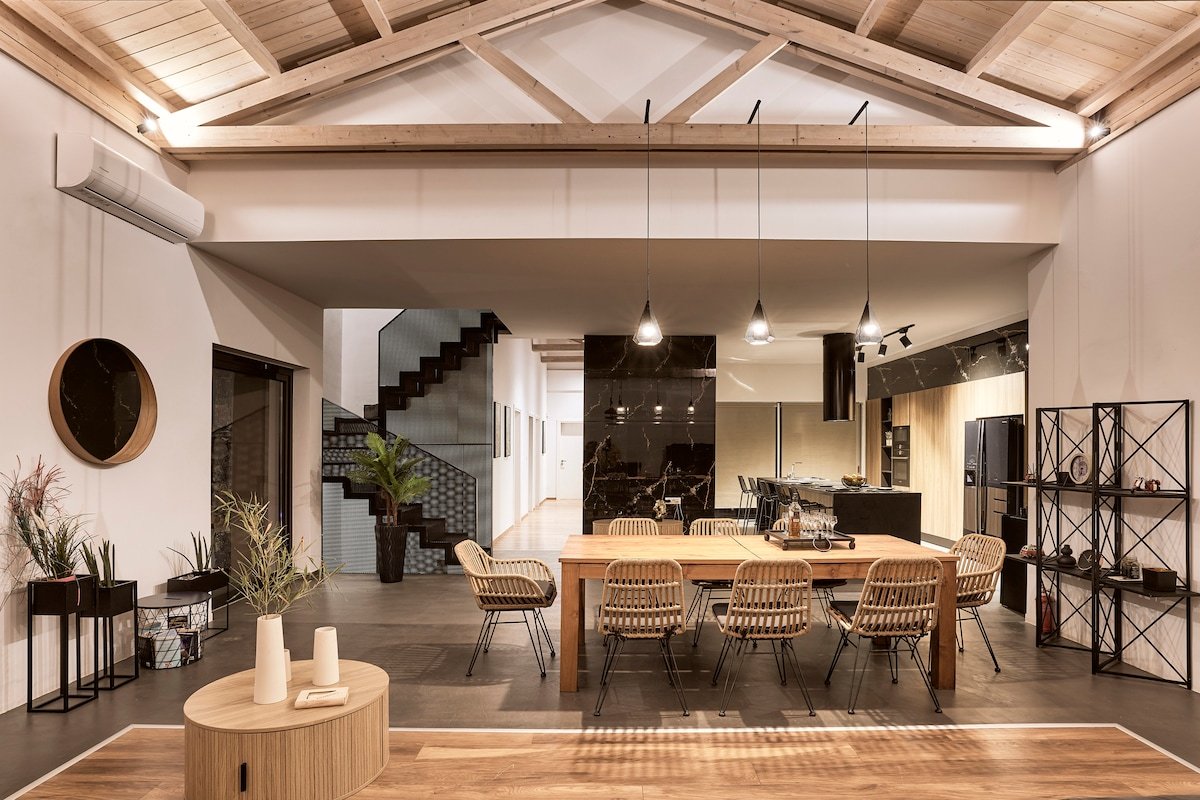 Villa Fuerte & Weddings | 2 MiniVans | 18 Guests gallery image 4