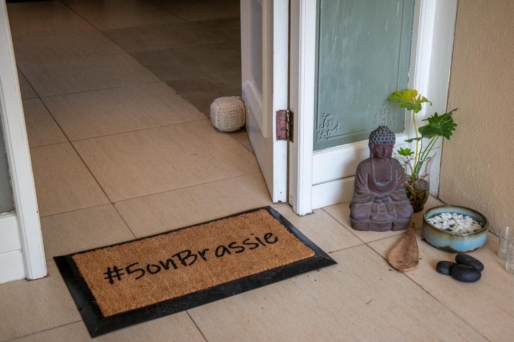 Lovely Home with Pool & Jacuzzi, 3 km from Beach! gallery image 3