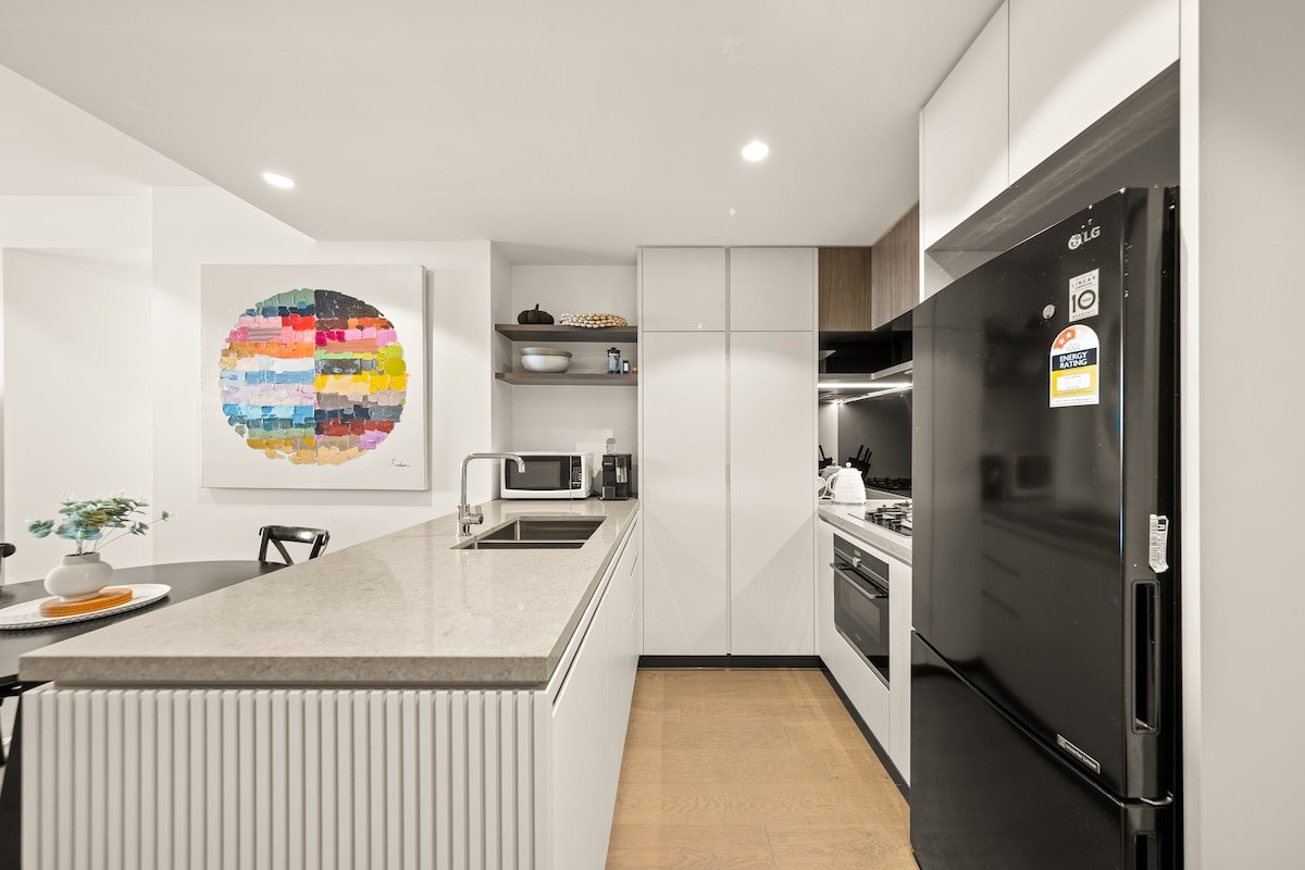 Luxury in Queens Wharf with car park gallery image 4