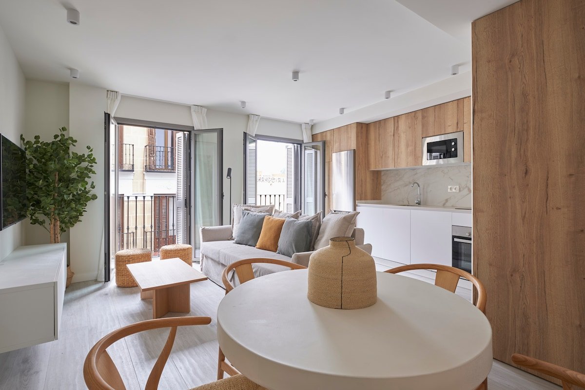 Modern apartment with balconies and natural light gallery image 4