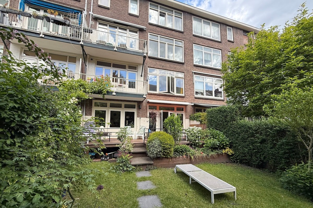 Spacious Family House with Garden in City Centre. gallery image 3