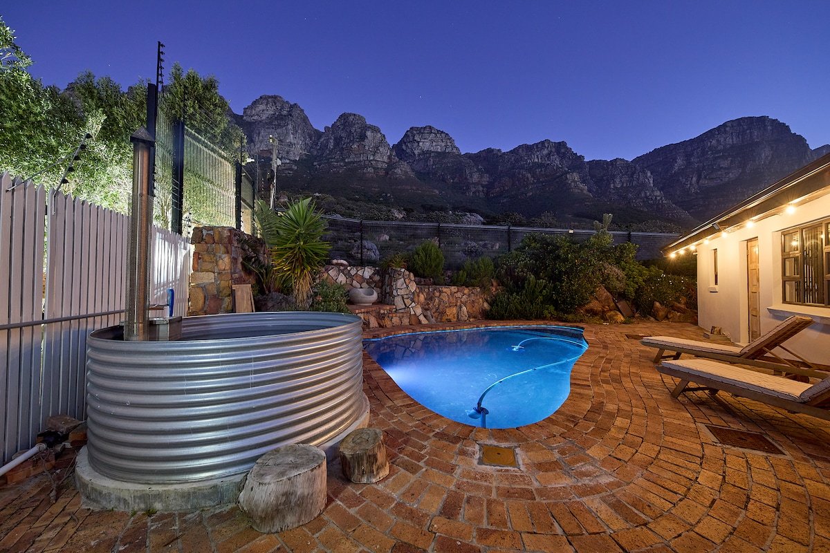 Mountain Oasis – Views, Pool, Hot Tub & Inverter gallery image 3