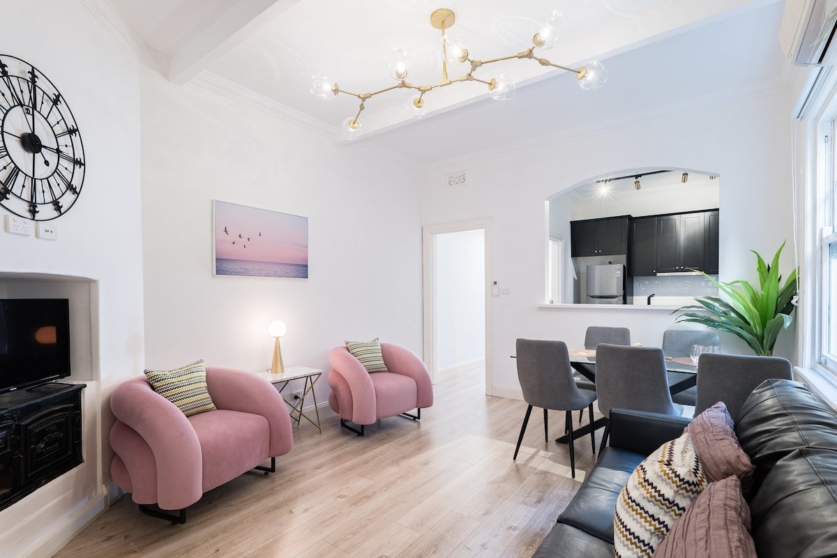 Waterfront – LARGE 8 Bedrooms House – 4 Unit Block gallery image 5