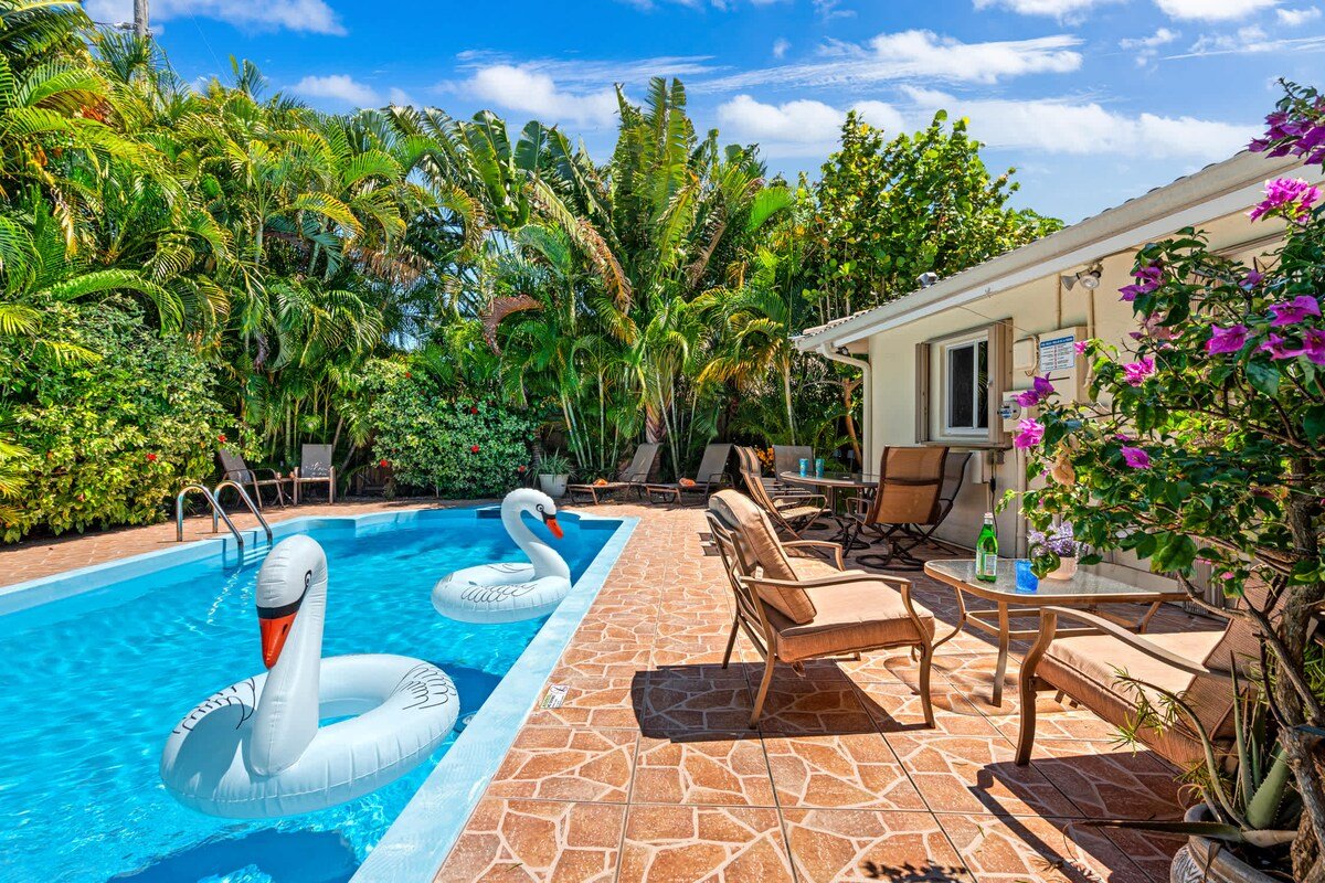 Paradise Cove – Pool Retreat Near Beach gallery image 3