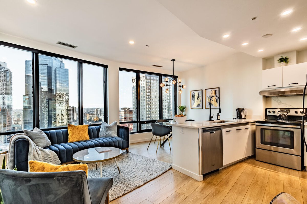 Downtown 2 Bedroom & 1 Bath! Incredible Views!