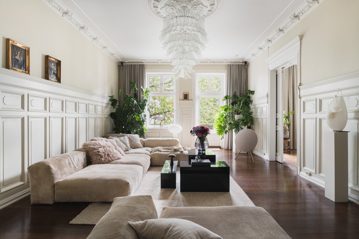 The Art Retreat – 2800 sqft – Parking + Spa