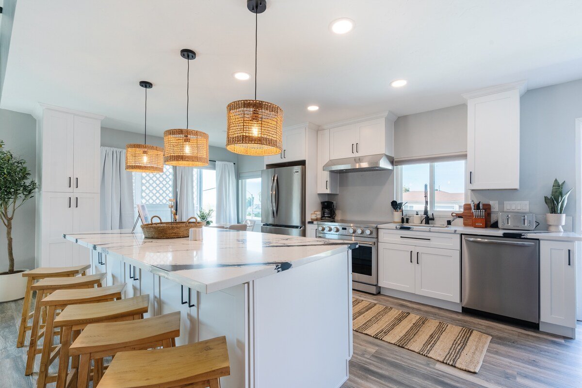 Bay Park Duplex Oasis w/ HotTub & Stunning Views! gallery image 5