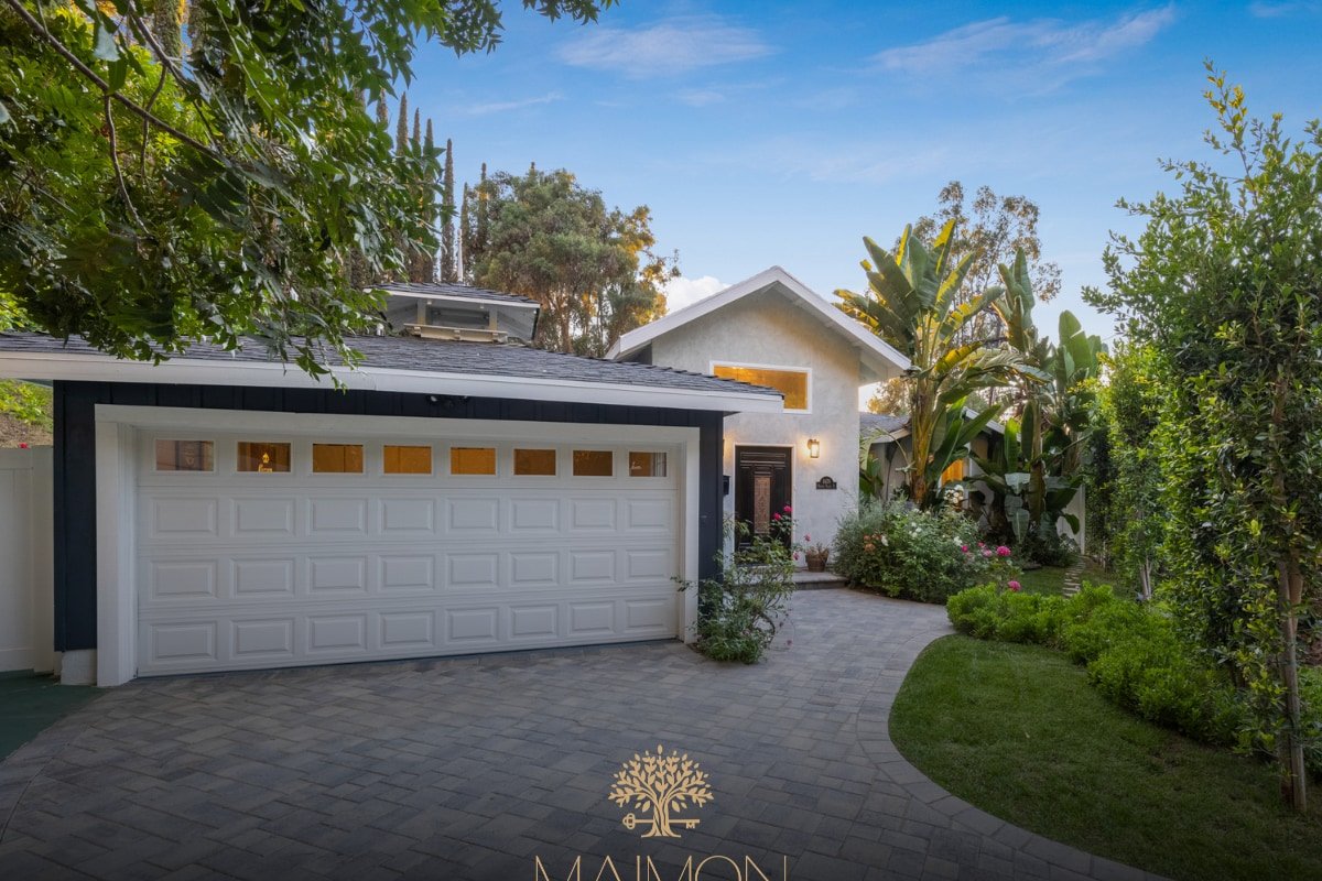 Spectacular Hidden Valley Gem with Canyon Views gallery image 2